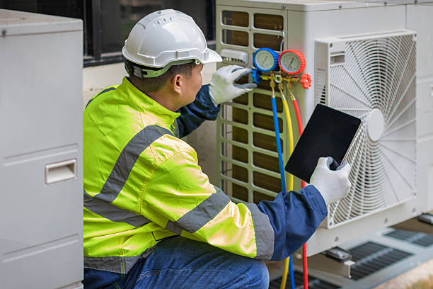 Professional Ac Installation technician working in Lindsay, OK